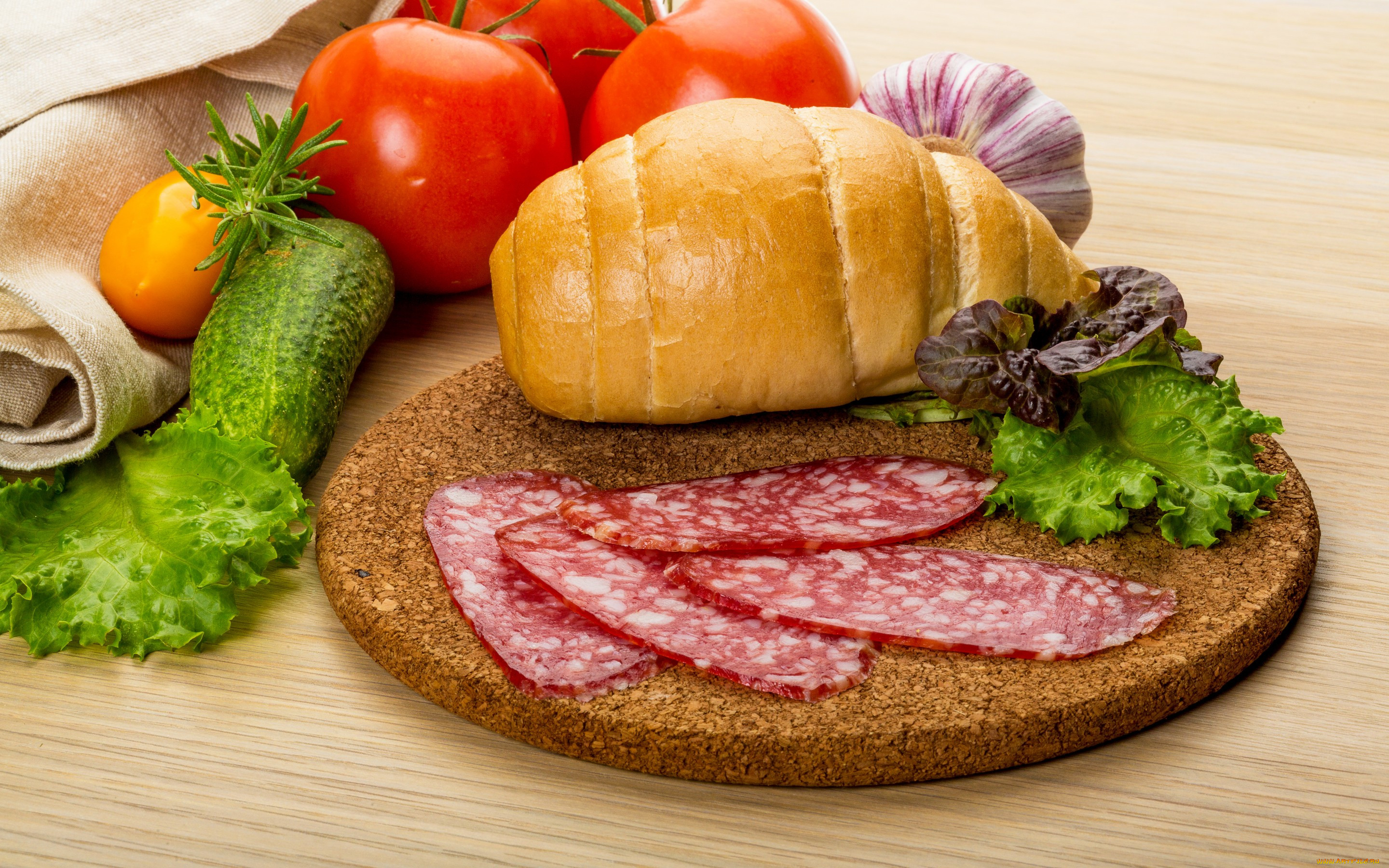,  , , bun, tomato, sausage, , , , 